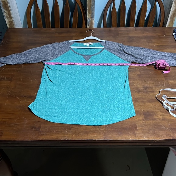 Gently loved “I’m in love with Derek plus” 3/4 sleeve turquoise and gray shirt. - Picture 9 of 11
